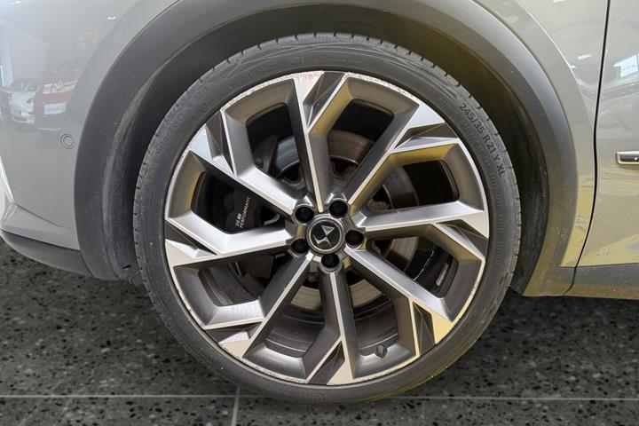 Grå DS DS 7 CrossBack fra 2023
