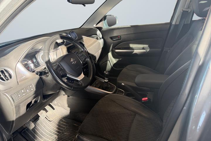 Grå Suzuki Vitara fra 2020