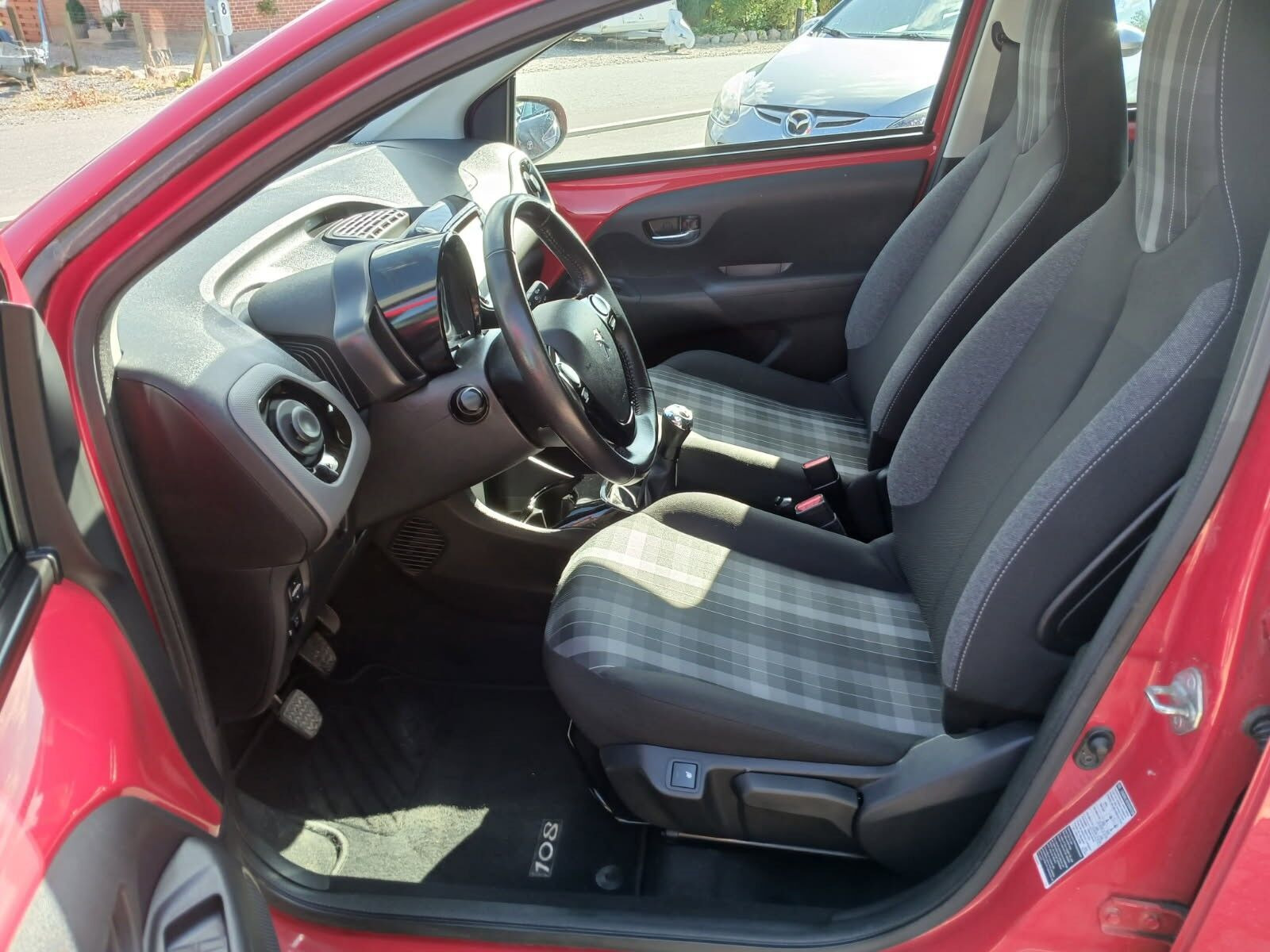 Rød Peugeot 108 fra 2019