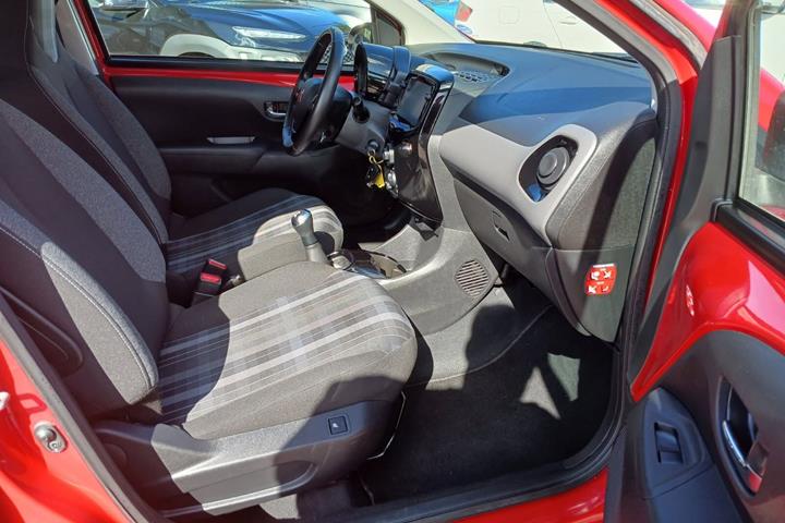 Rød Peugeot 108 fra 2019