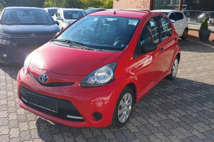 Rød Toyota Aygo fra 2012
