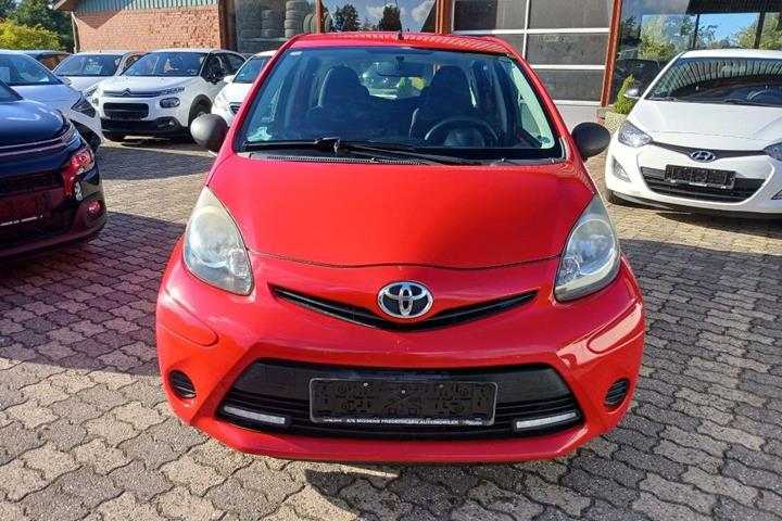 Rød Toyota Aygo fra 2012