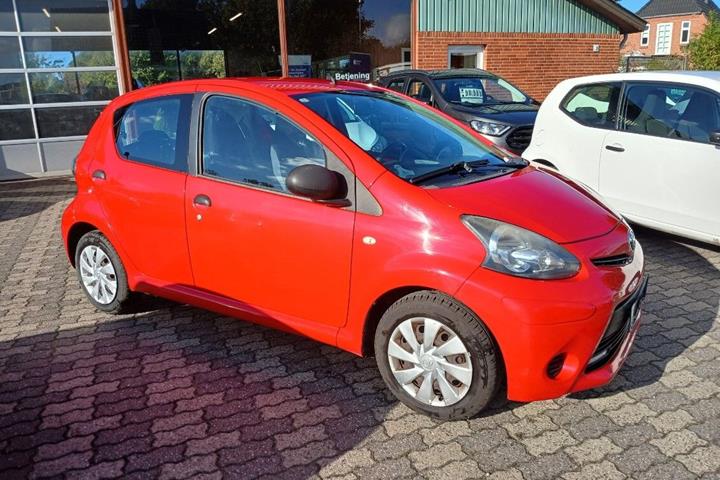Rød Toyota Aygo fra 2012