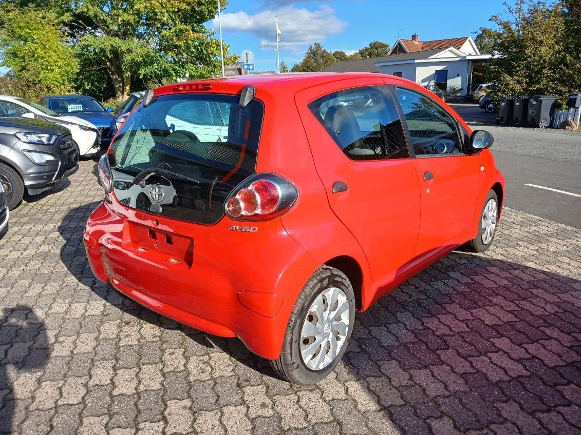 Rød Toyota Aygo fra 2012