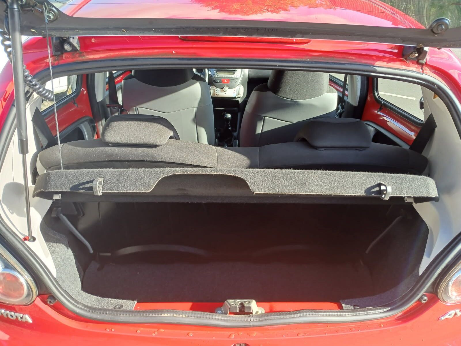 Rød Toyota Aygo fra 2012