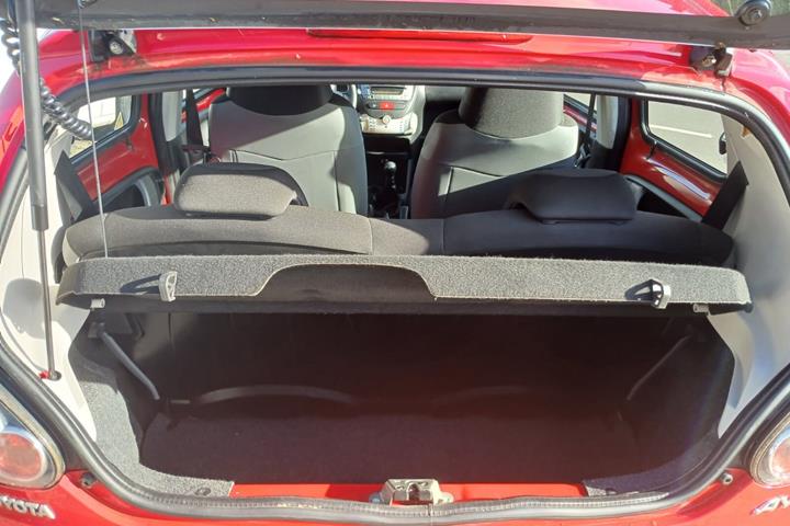 Rød Toyota Aygo fra 2012