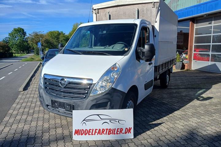 Hvid Opel Movano fra 2011