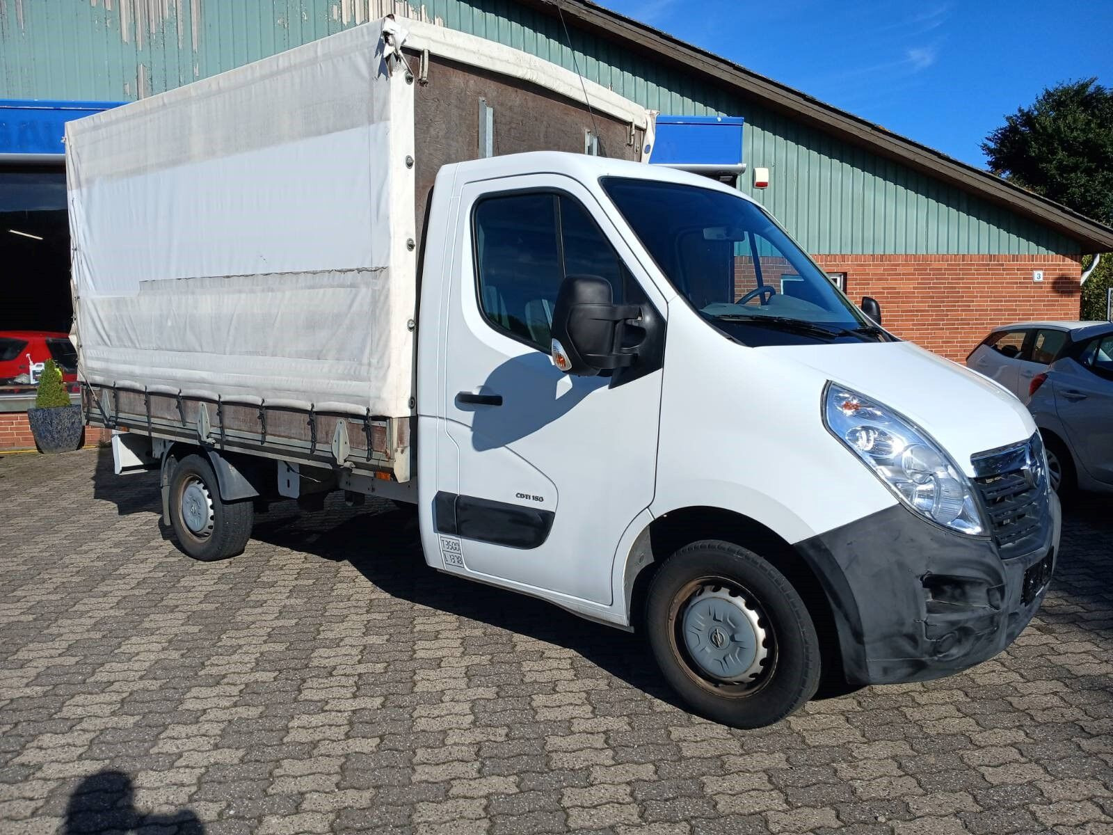 Hvid Opel Movano fra 2011