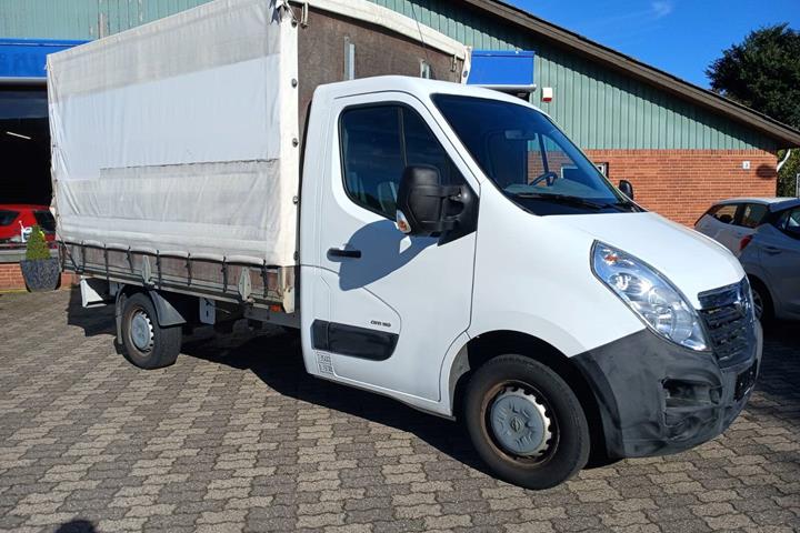 Hvid Opel Movano fra 2011