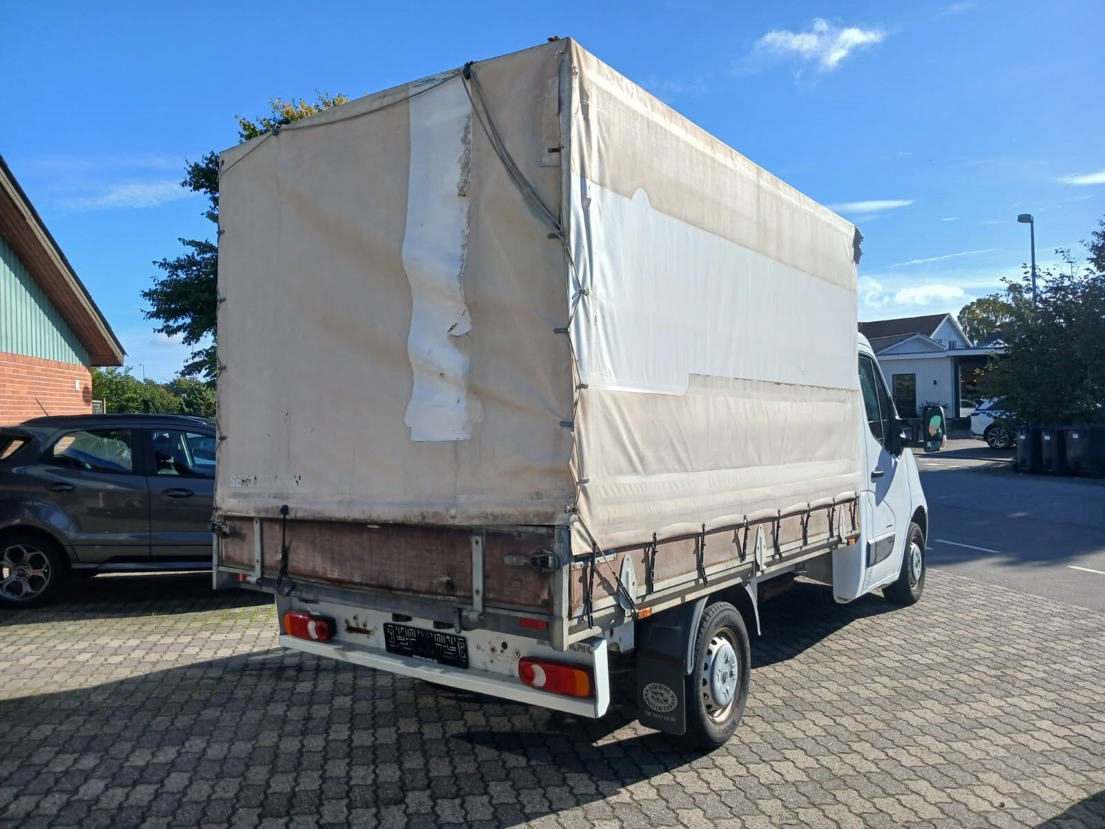 Hvid Opel Movano fra 2011