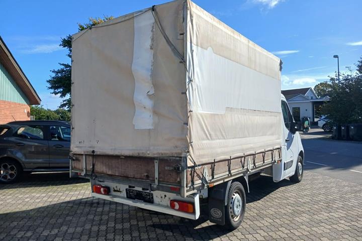 Hvid Opel Movano fra 2011