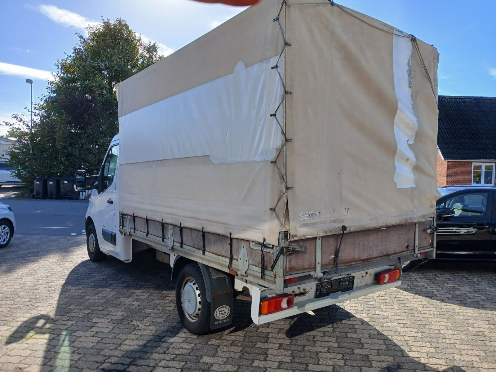 Hvid Opel Movano fra 2011