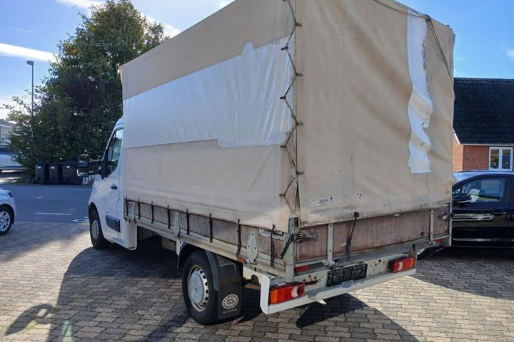 Hvid Opel Movano fra 2011