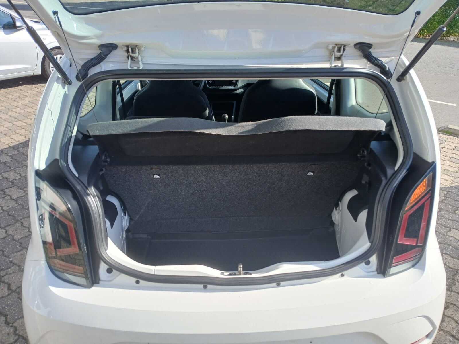 Hvid VW UP! fra 2016