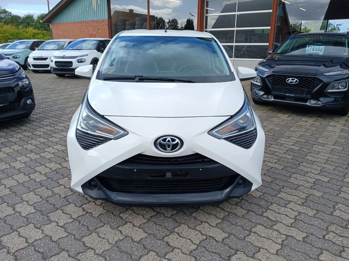 Hvid Toyota Aygo fra 2019