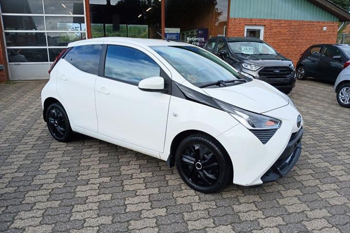 Hvid Toyota Aygo fra 2019