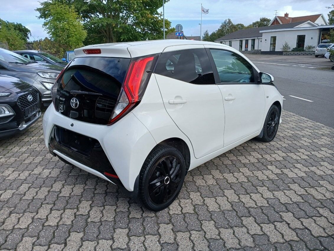 Hvid Toyota Aygo fra 2019