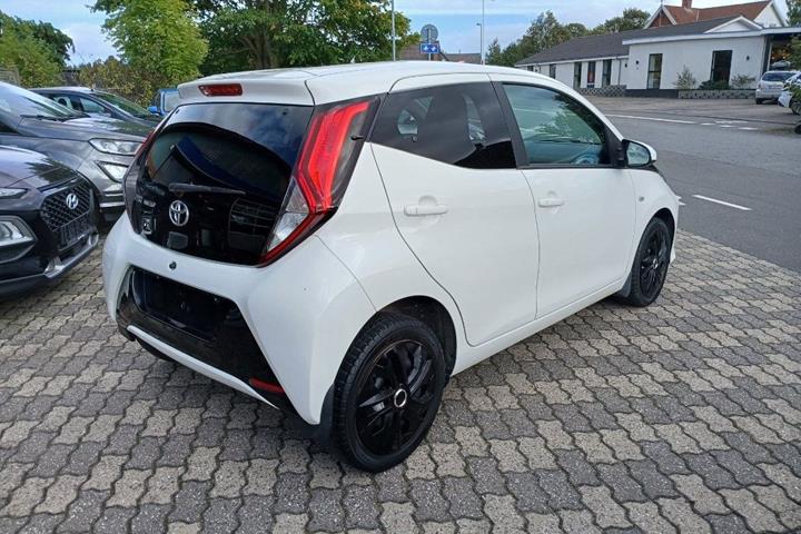 Hvid Toyota Aygo fra 2019