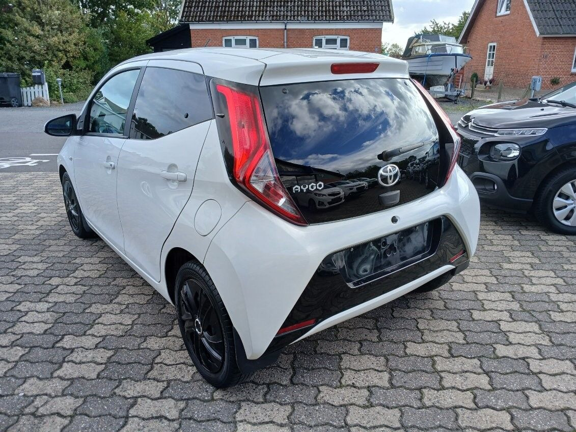 Hvid Toyota Aygo fra 2019