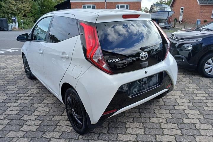 Hvid Toyota Aygo fra 2019