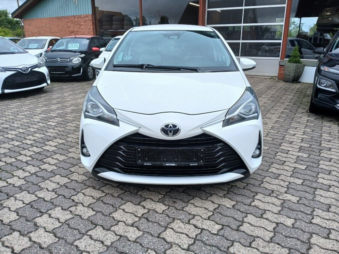 Hvid Toyota Yaris fra 2017