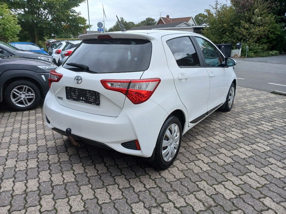 Hvid Toyota Yaris fra 2017
