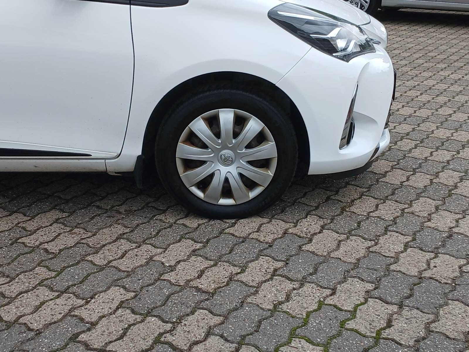 Hvid Toyota Yaris fra 2017