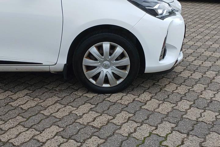 Hvid Toyota Yaris fra 2017