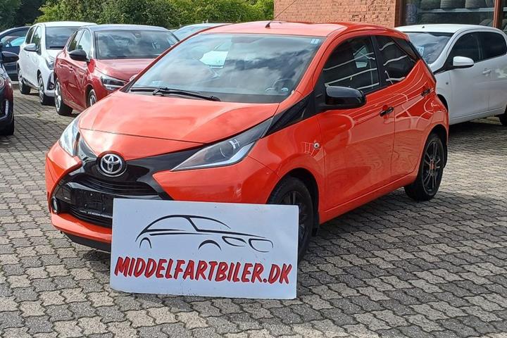 Orange Toyota Aygo fra 2014