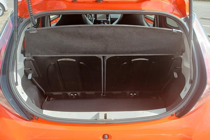 Orange Toyota Aygo fra 2014