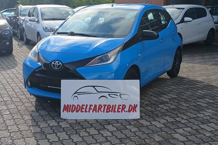 Blå Toyota Aygo fra 2015