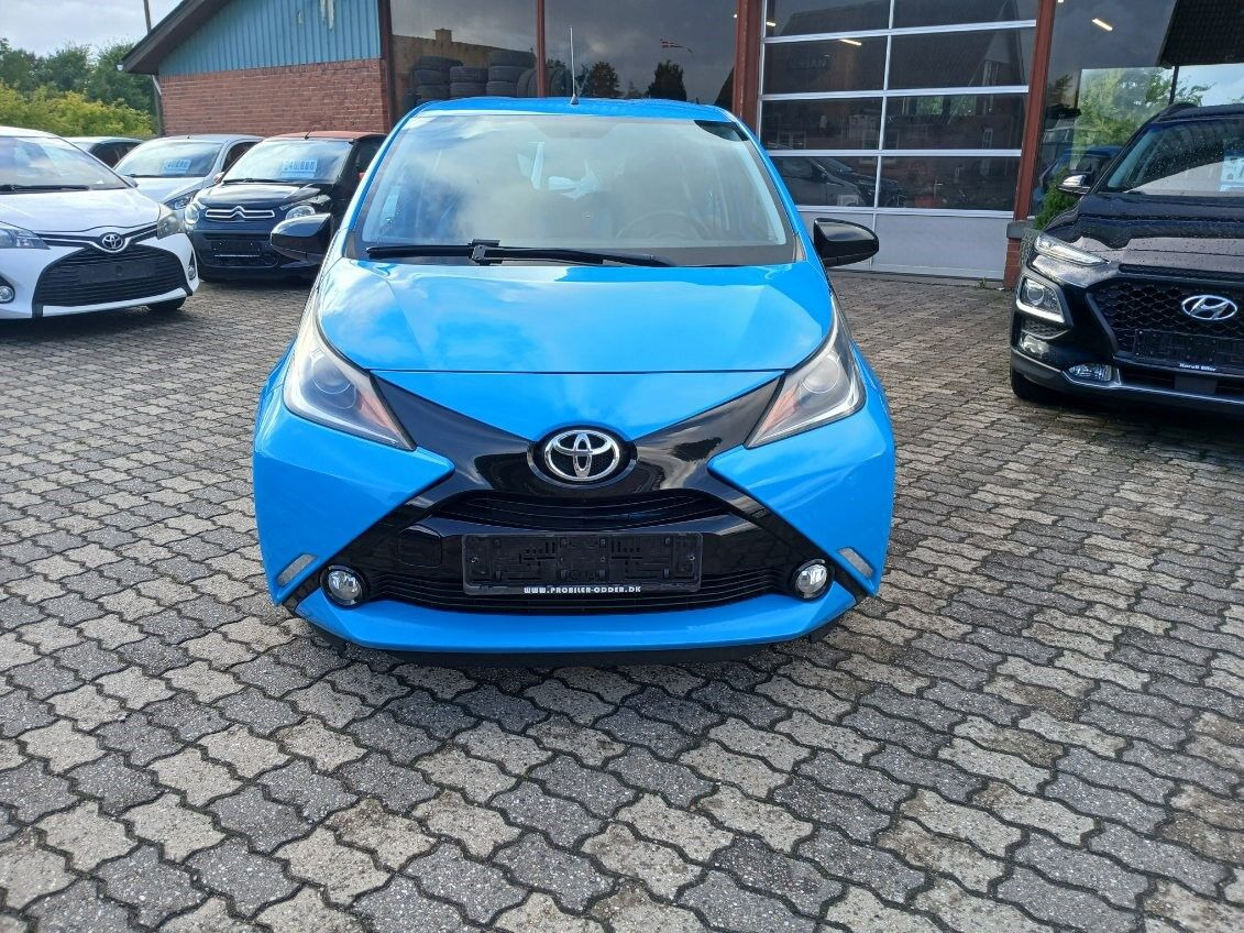 Blå Toyota Aygo fra 2015