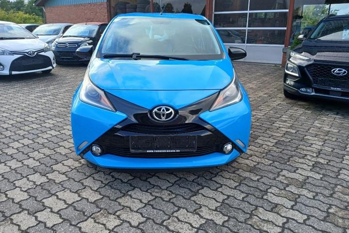 Blå Toyota Aygo fra 2015