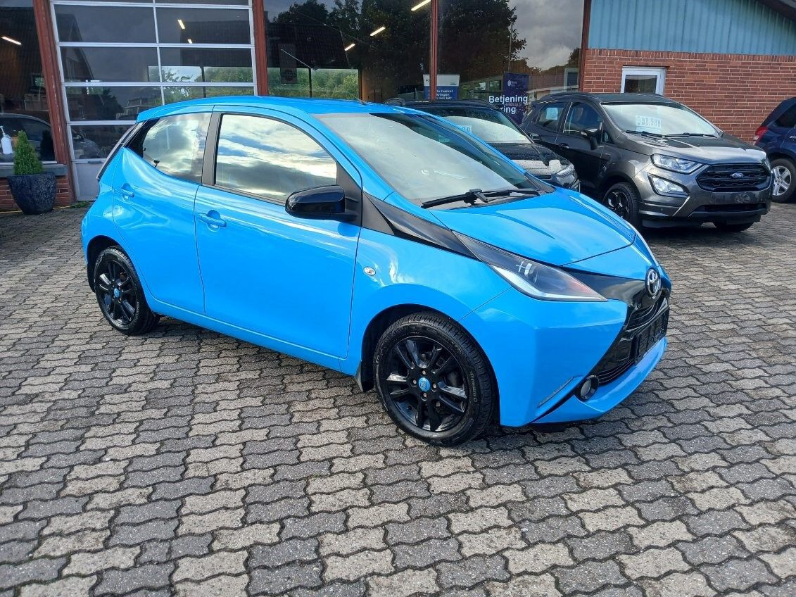 Blå Toyota Aygo fra 2015