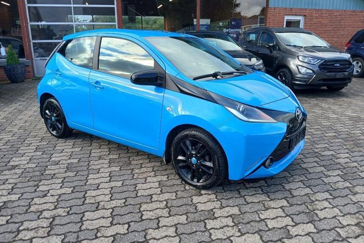 Blå Toyota Aygo fra 2015