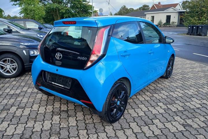 Blå Toyota Aygo fra 2015