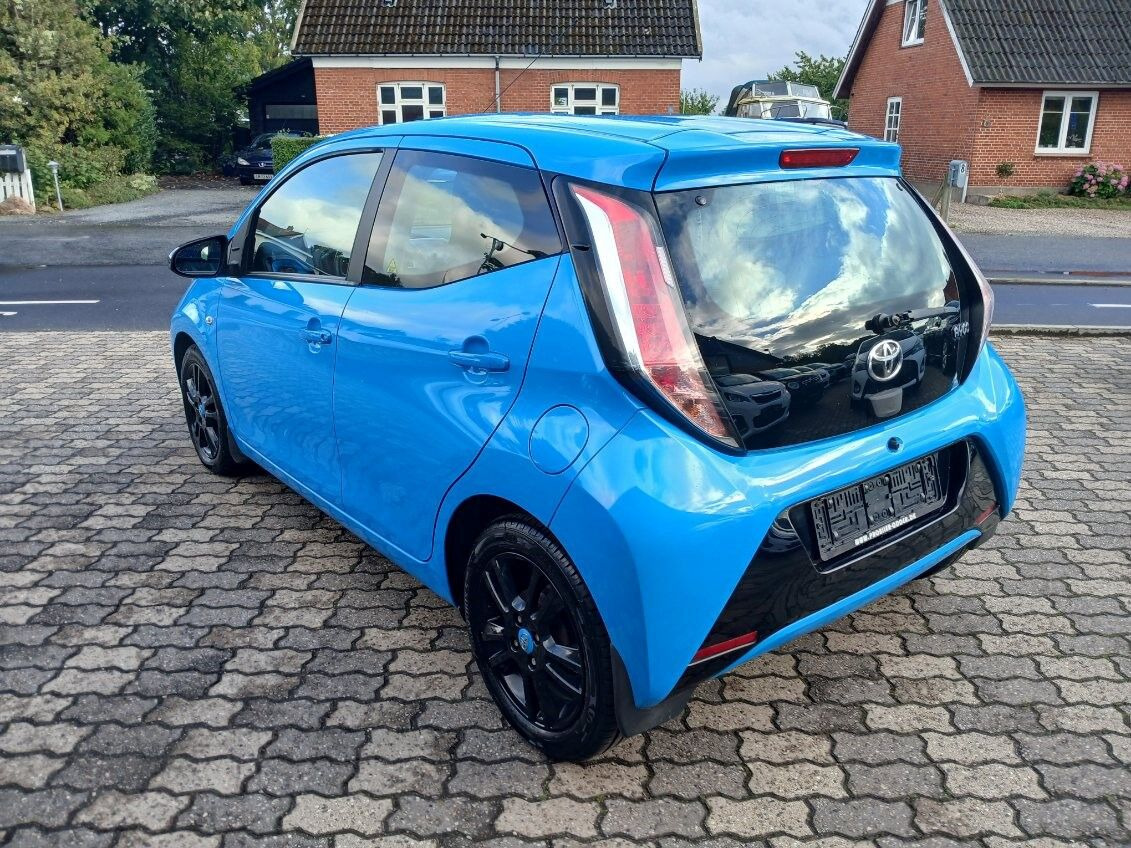 Blå Toyota Aygo fra 2015