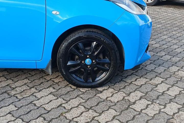 Blå Toyota Aygo fra 2015