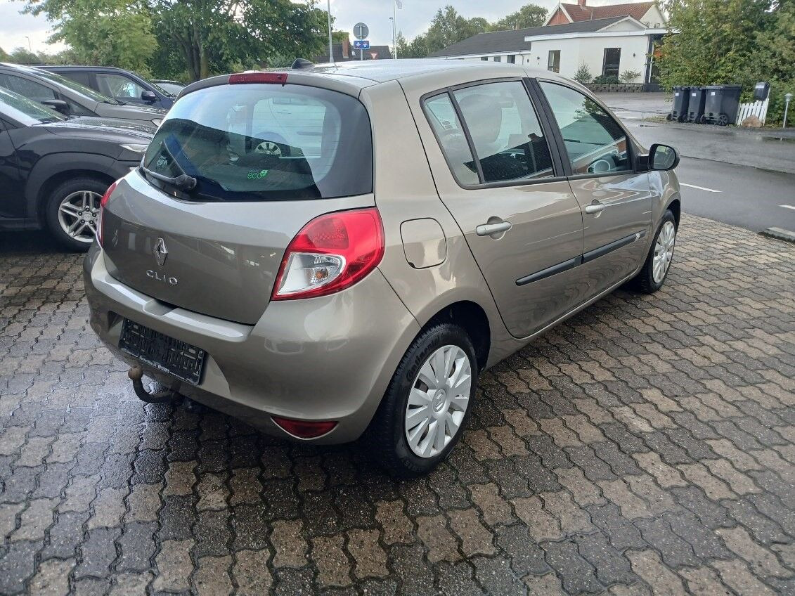 undefined Renault Clio fra 2011