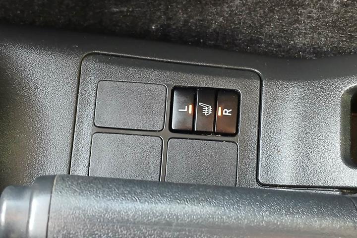Sølv Toyota Yaris fra 2006
