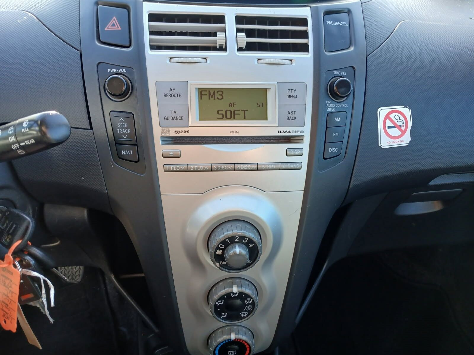 Sølv Toyota Yaris fra 2006