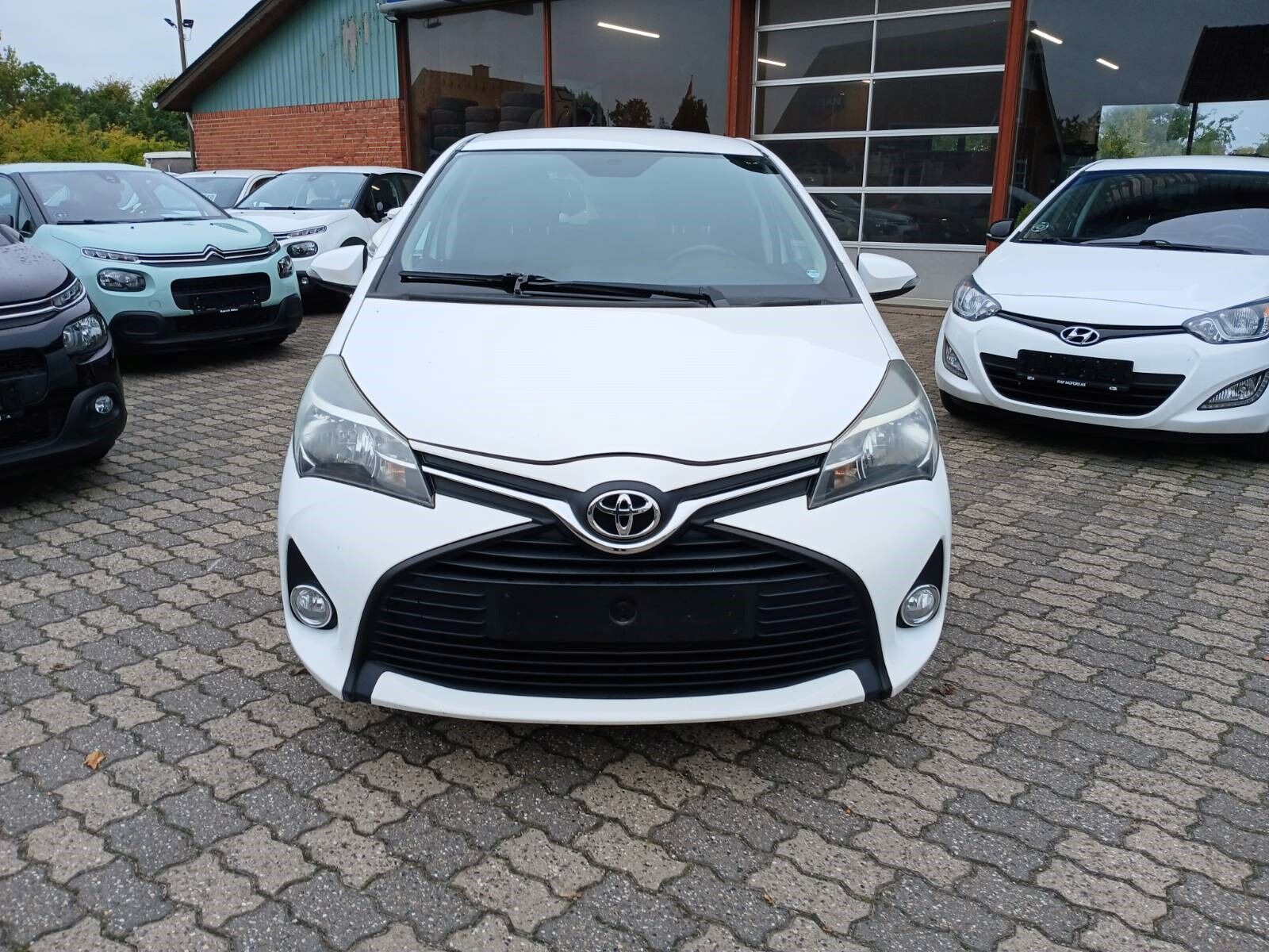 Hvid Toyota Yaris fra 2015