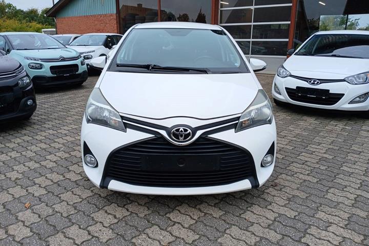 Hvid Toyota Yaris fra 2015
