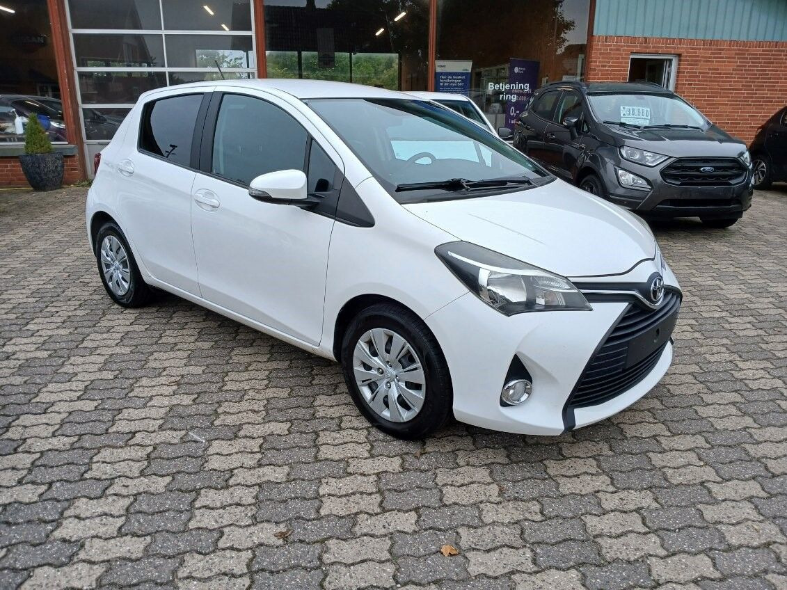 Hvid Toyota Yaris fra 2015