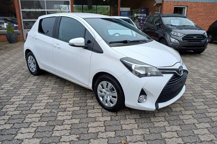 Hvid Toyota Yaris fra 2015