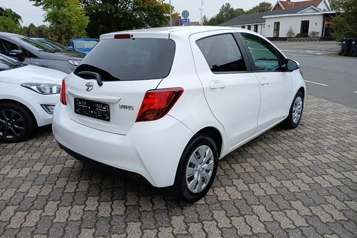 Hvid Toyota Yaris fra 2015