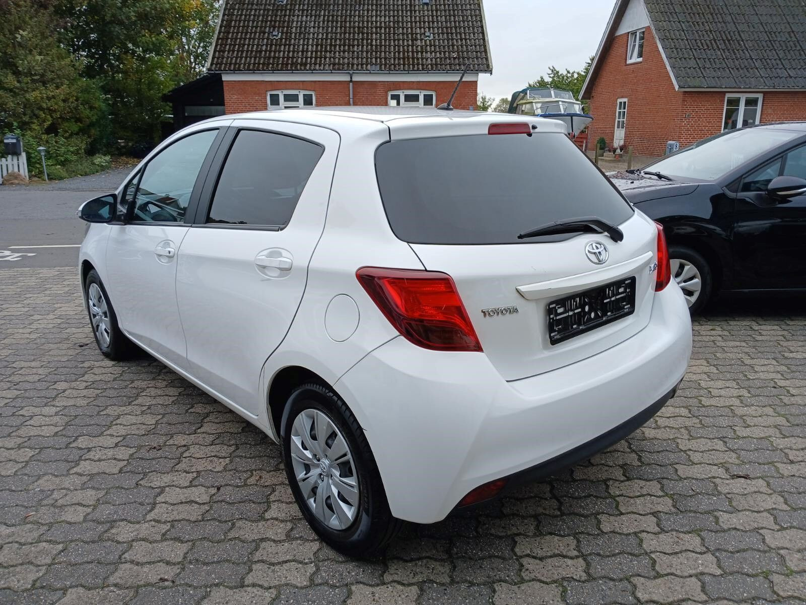 Hvid Toyota Yaris fra 2015