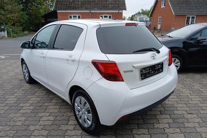Hvid Toyota Yaris fra 2015