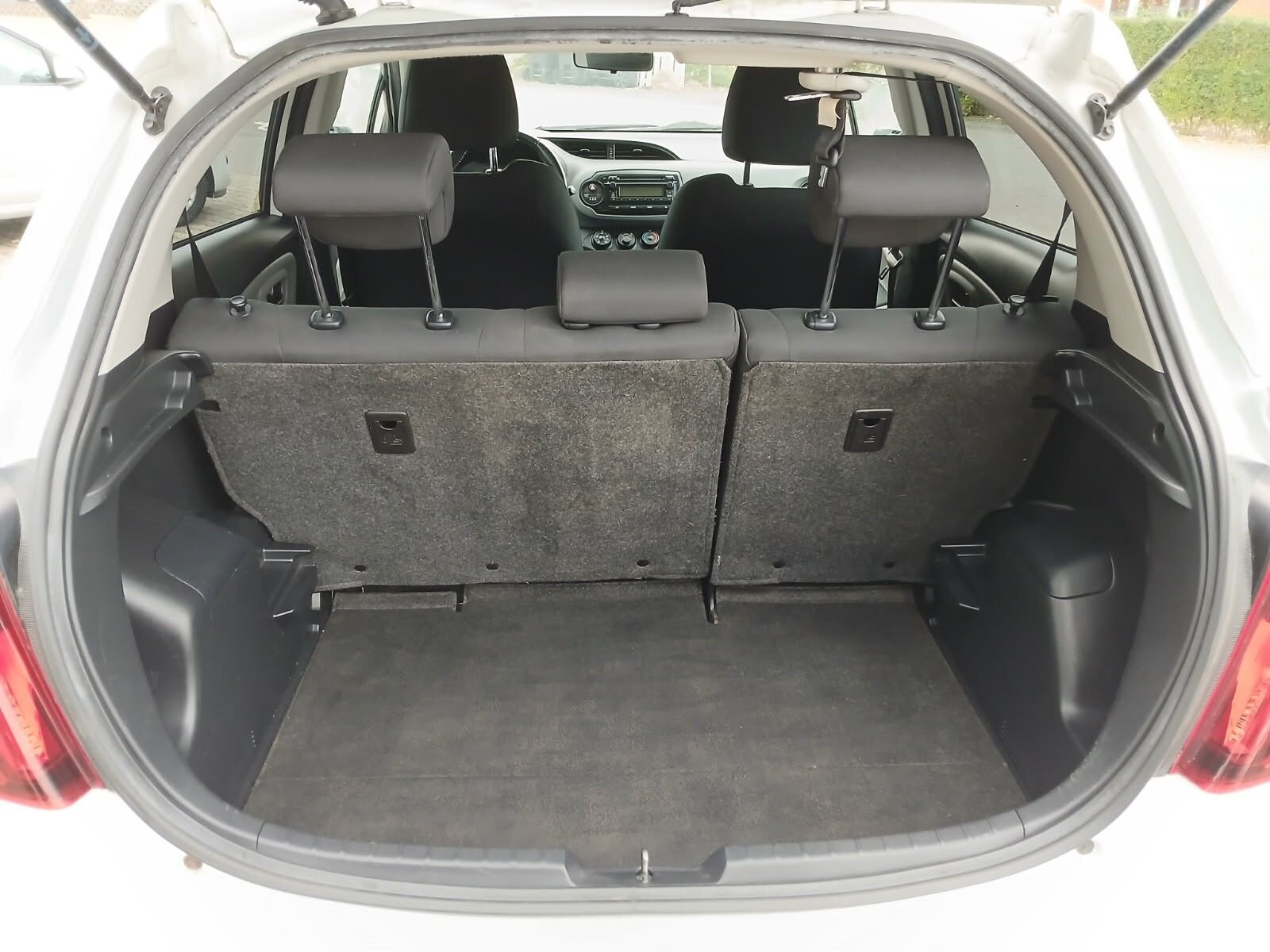Hvid Toyota Yaris fra 2015