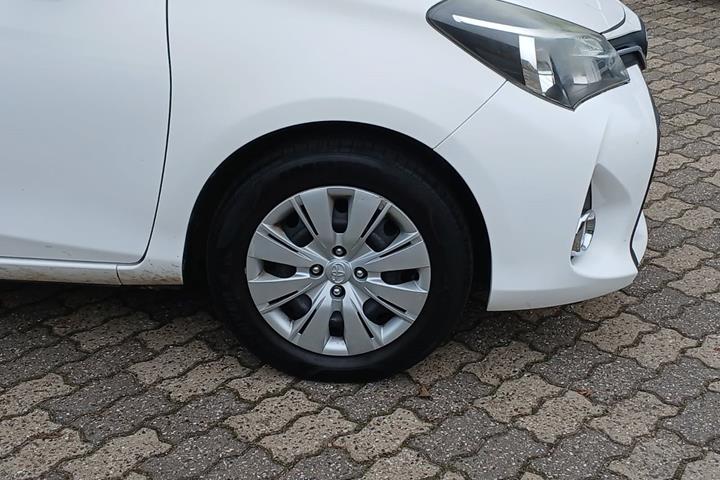 Hvid Toyota Yaris fra 2015